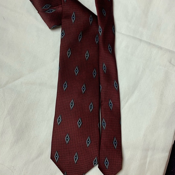 Shore and singer Nordstrom’s tie - Picture 1 of 4